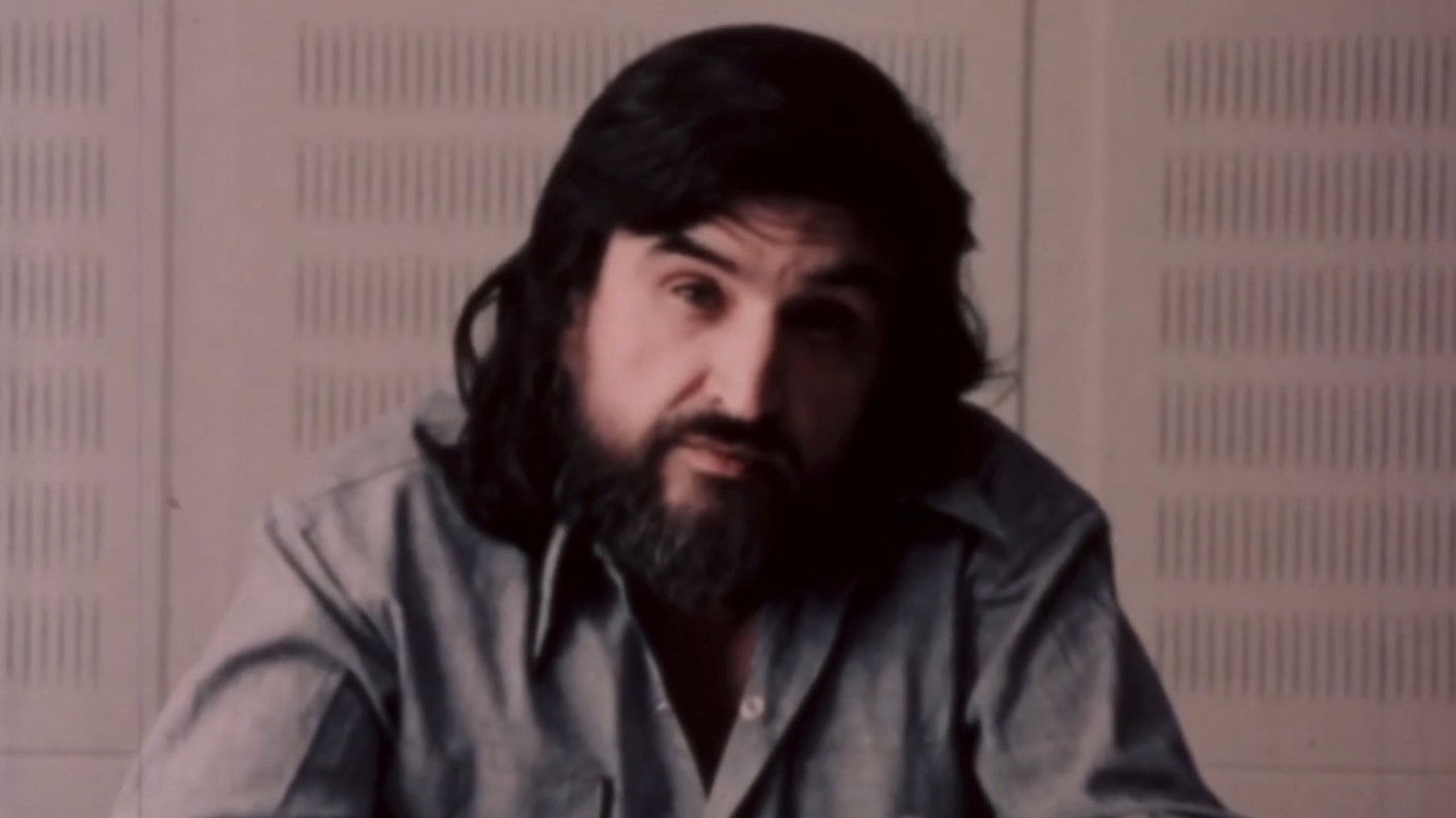 Dentro de Cada Sombra Crece un Vuelo