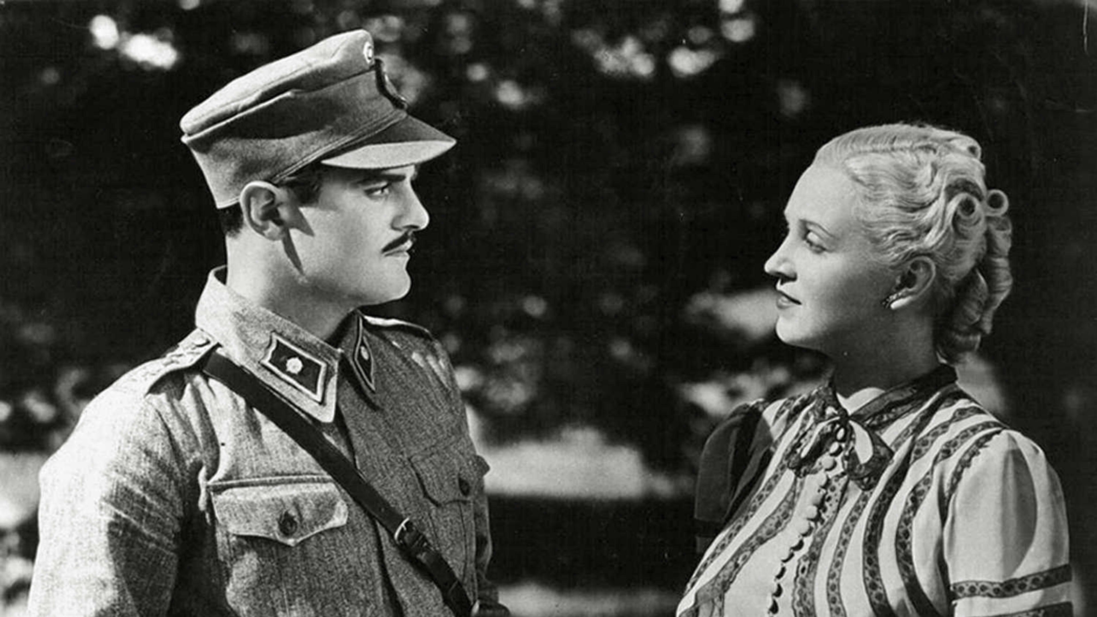 Serenaadi sotatorvella eli sotamies Paavosen tuurihousut