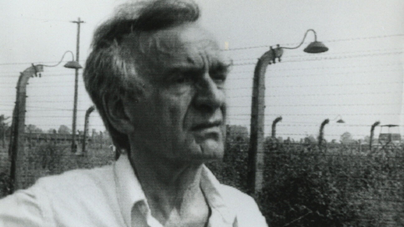 Elie Wiesel Goes Home