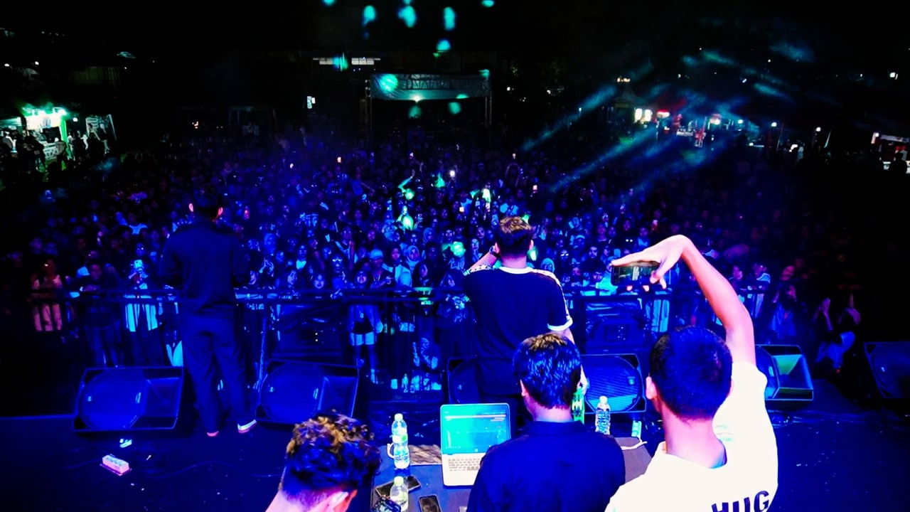 Oasis Bandung Live Forever